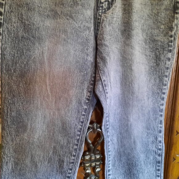 Acid Wash High-Rise Straight Crop Jeans NWT! - Gray, Size 4 - Picture 5 of 16